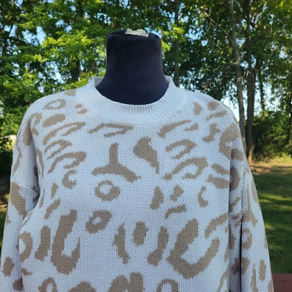 Vestidos Ladies  Khaki White Leopard Print Oversized  Crew Neck Sweater sz Med